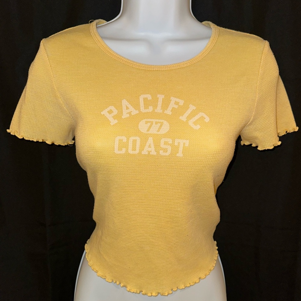American Eagle Outfitters Yellow Crop Fitted Short Sleeve Tee